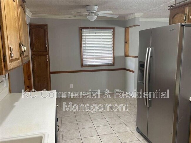 Building Photo - 7809 NE San Rafael Dr