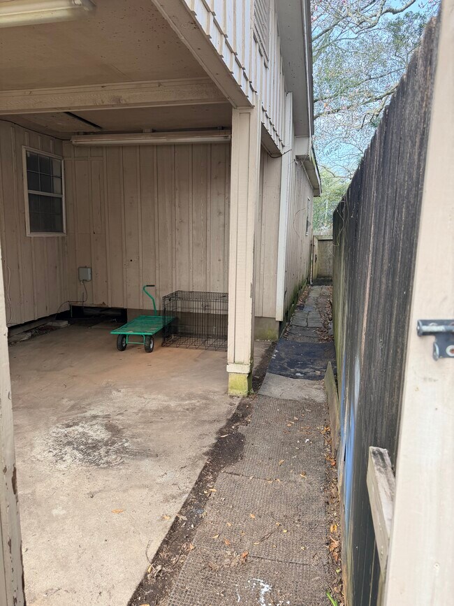 Building Photo - 54 Oakland St