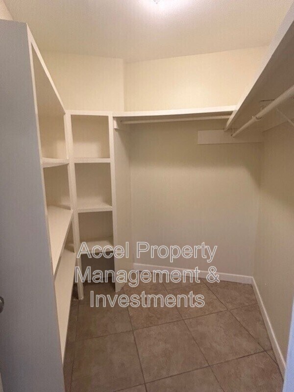 Building Photo - 1416 Grovewood Dr