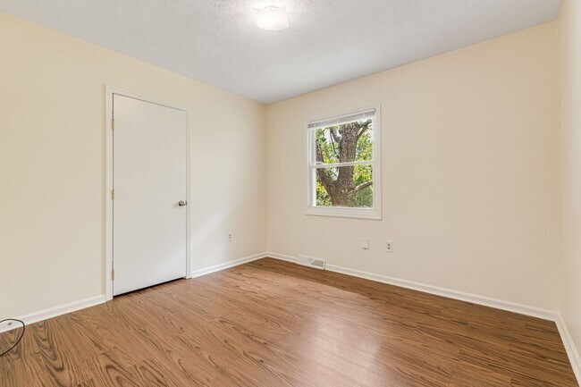 Building Photo - Lovely, Remodeled 3-Bedroom Home in West Asheville with Fenced-In Yard (6 or 12 Month Lease Options)