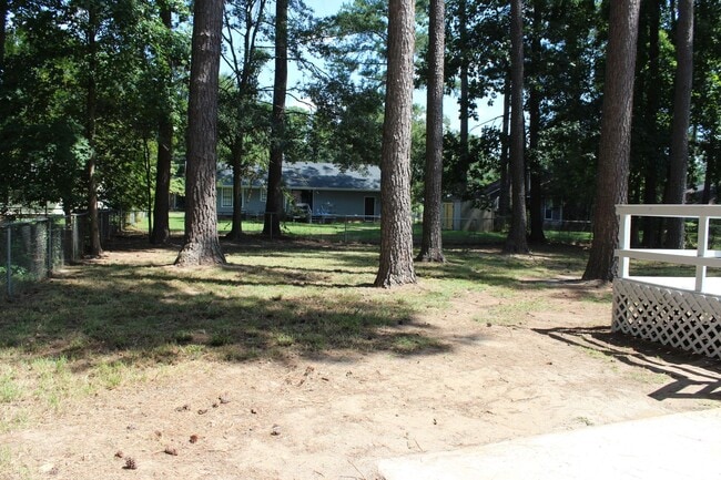 Building Photo - Lake Rim area