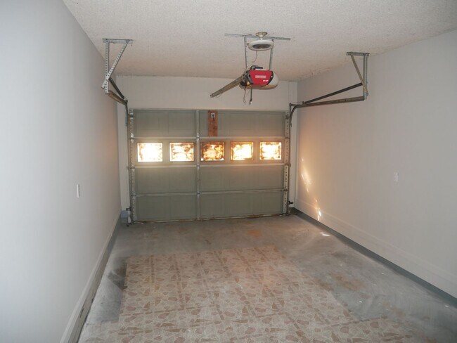 Building Photo - 5800 Dover Dr