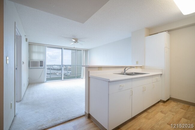 Building Photo - 215 N King St