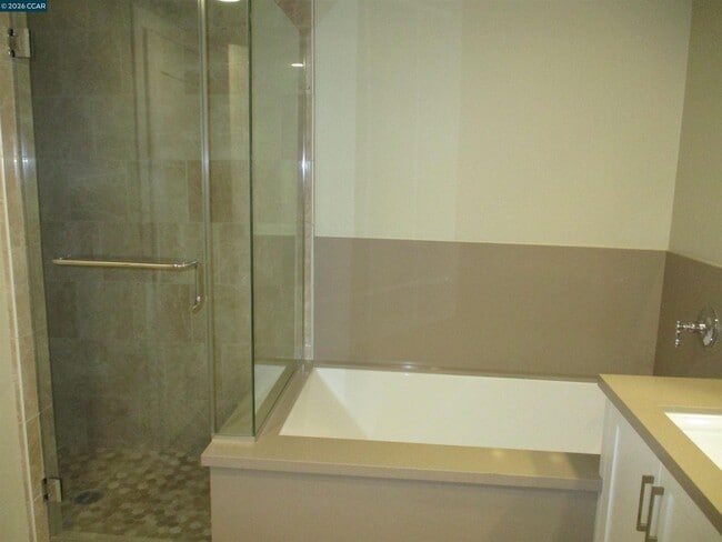 Building Photo - 1003 Woodbury Rd