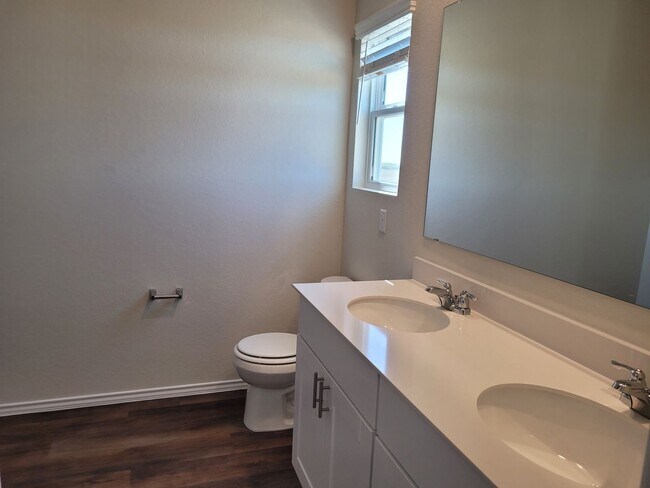 Building Photo - Spacious Family Home in Overlook at Creeks...