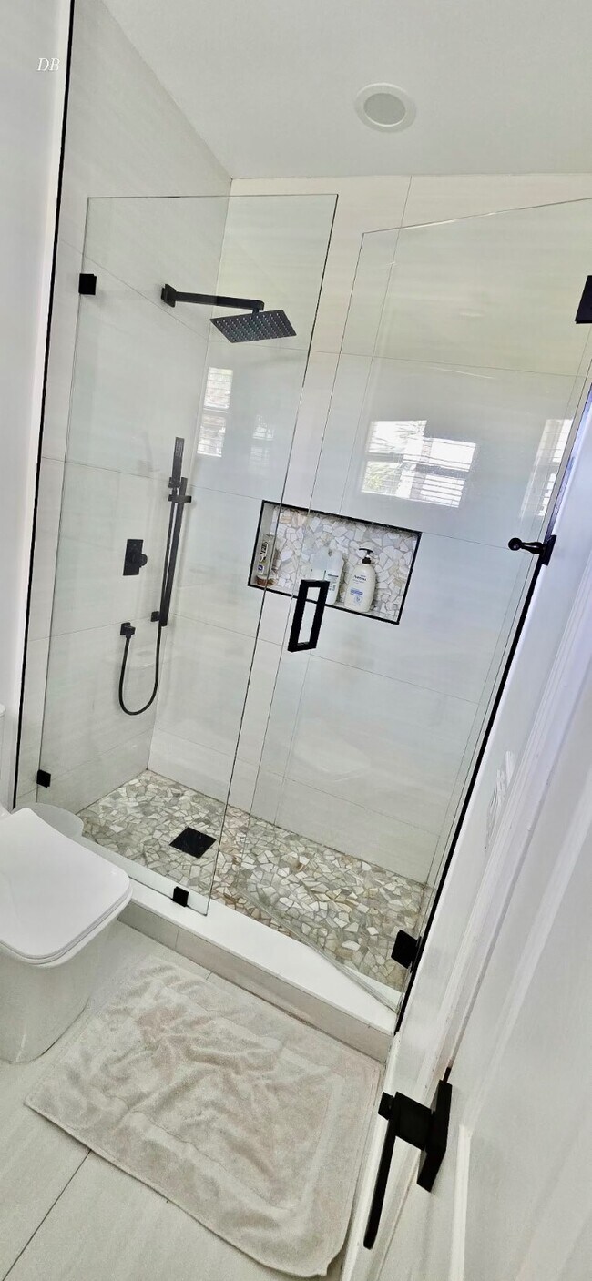 Building Photo - 400 SW 15th Dr