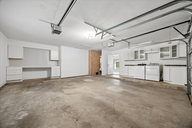 Building Photo - 12427 Brandywyne Dr