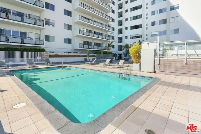 Building Photo - 1155 N La Cienega Blvd