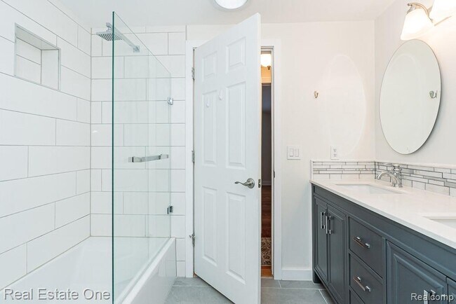 Building Photo - 732 Rutgers Rd