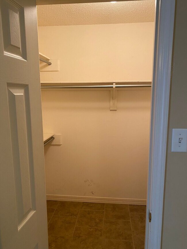 Building Photo - Contact Peggy 501 676 1758  or Heather 501 350 0540