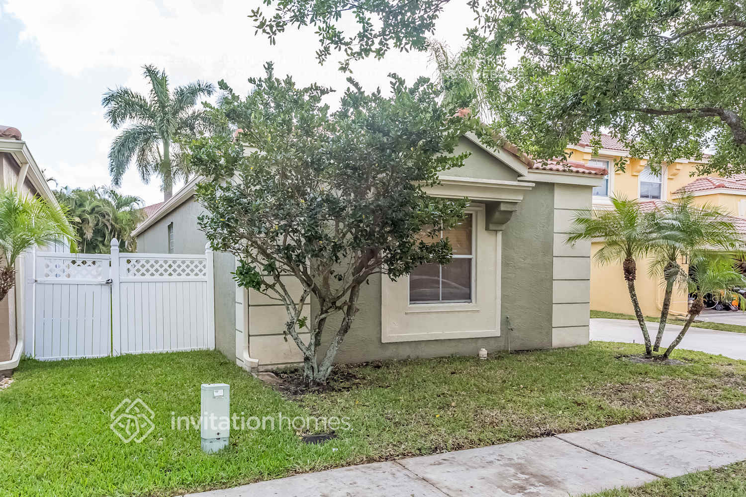 Building Photo - 6119 Oak Bluff Way