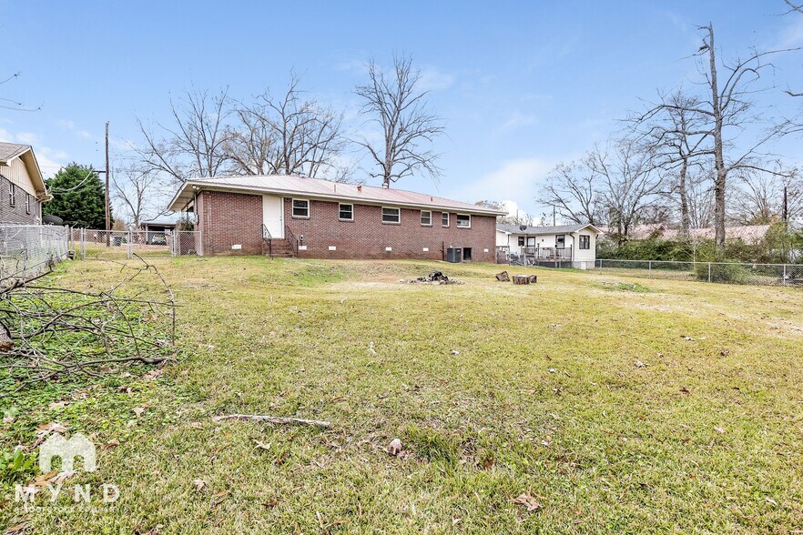 Building Photo - 1214 Bunchie St