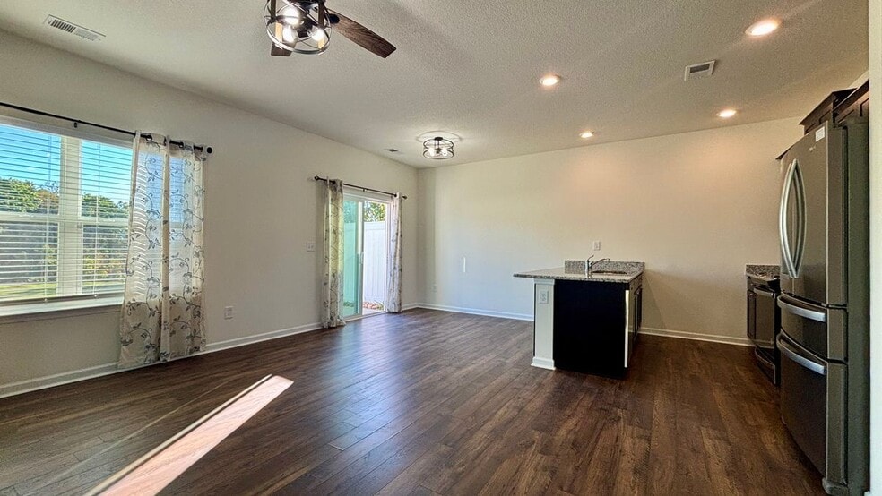 Building Photo - 333 Emma Victoria Wy