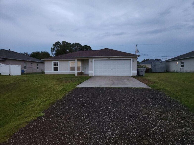 Building Photo - 7846 100th Ave