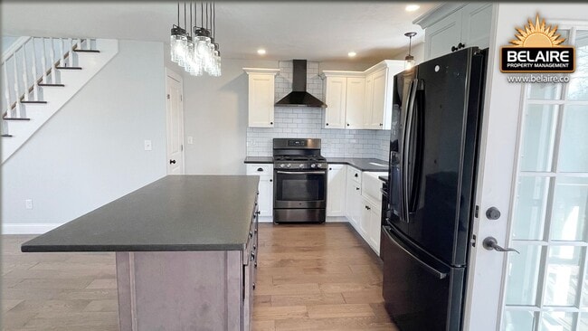 Building Photo - Cozy Country Living