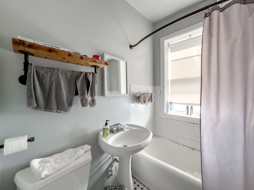 Building Photo - 2027 N Humboldt Blvd