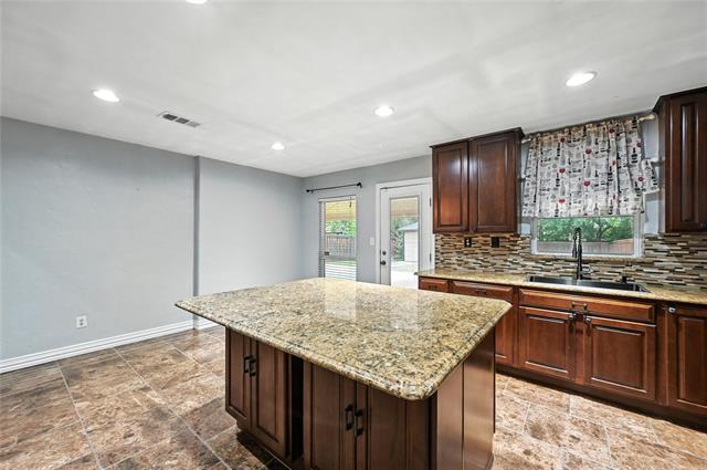 Building Photo - 3529 Alexandria Dr