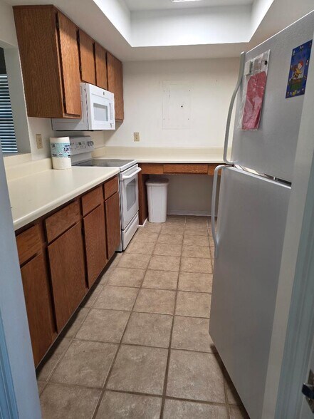 Building Photo - 6635 W Sweetbriar Trl