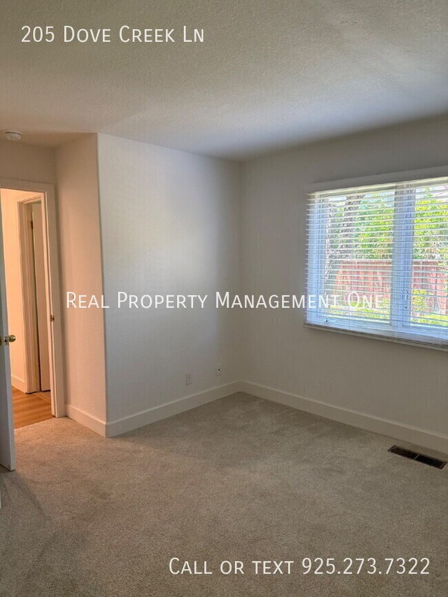 Building Photo - 205 Dove Creek Ln