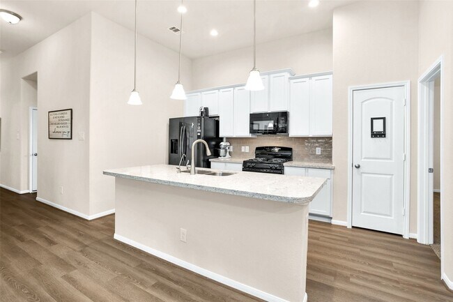 Building Photo - 18806 Legend Oaks Dr