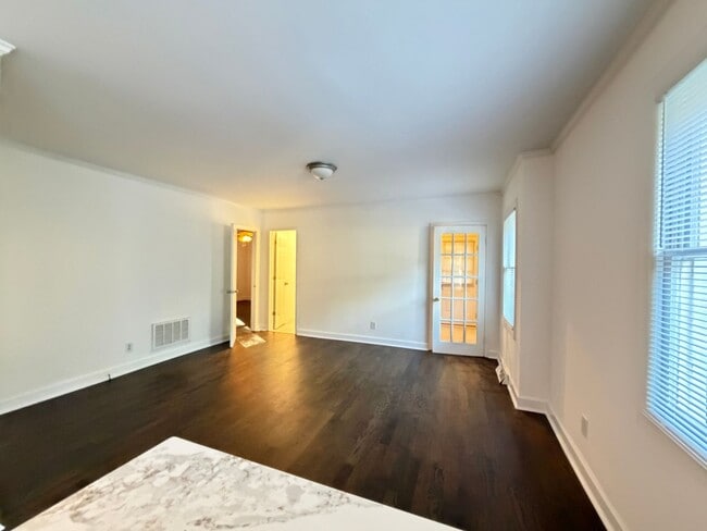 Building Photo - Wilmore Bungalow For Rent