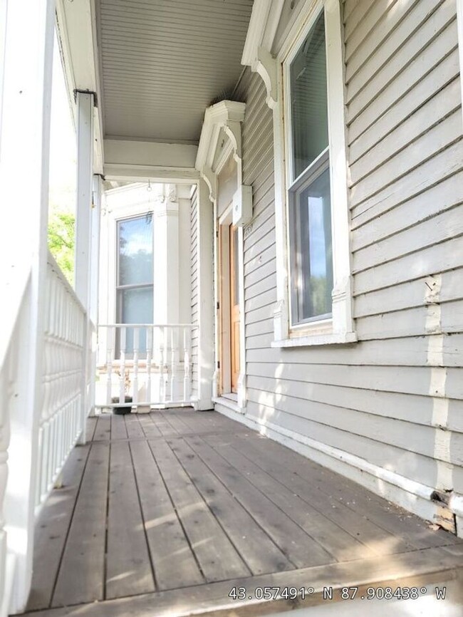 Building Photo - Spacious Brewers Hill Victorian