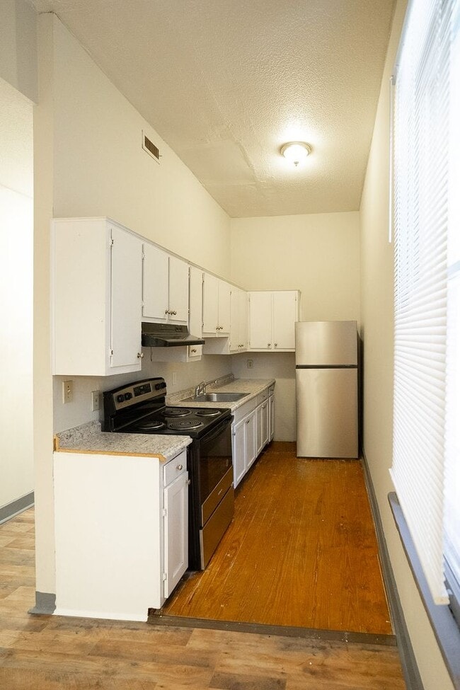 Building Photo - 508 3rd St