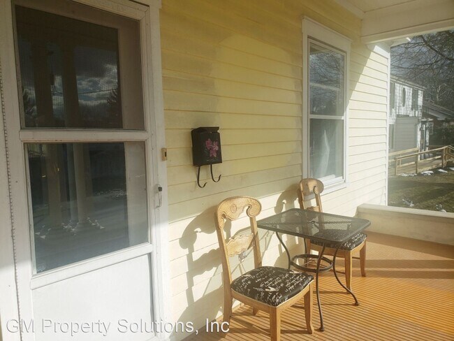 Building Photo - 3 br, 1.5 bath House - 515 S Spruce Street