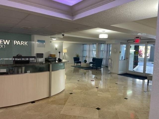 Building Photo - 800 Parkview Dr