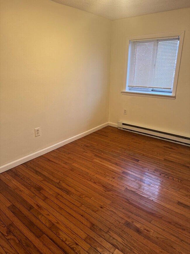 Building Photo - One Bedroom Unit--Southwick Ma