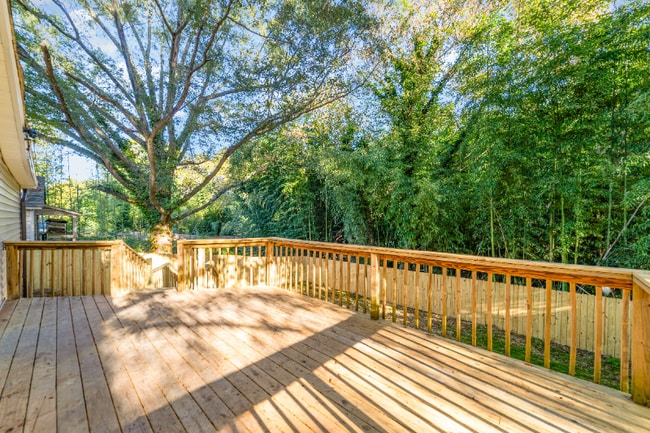 Building Photo - 211 Putnam St