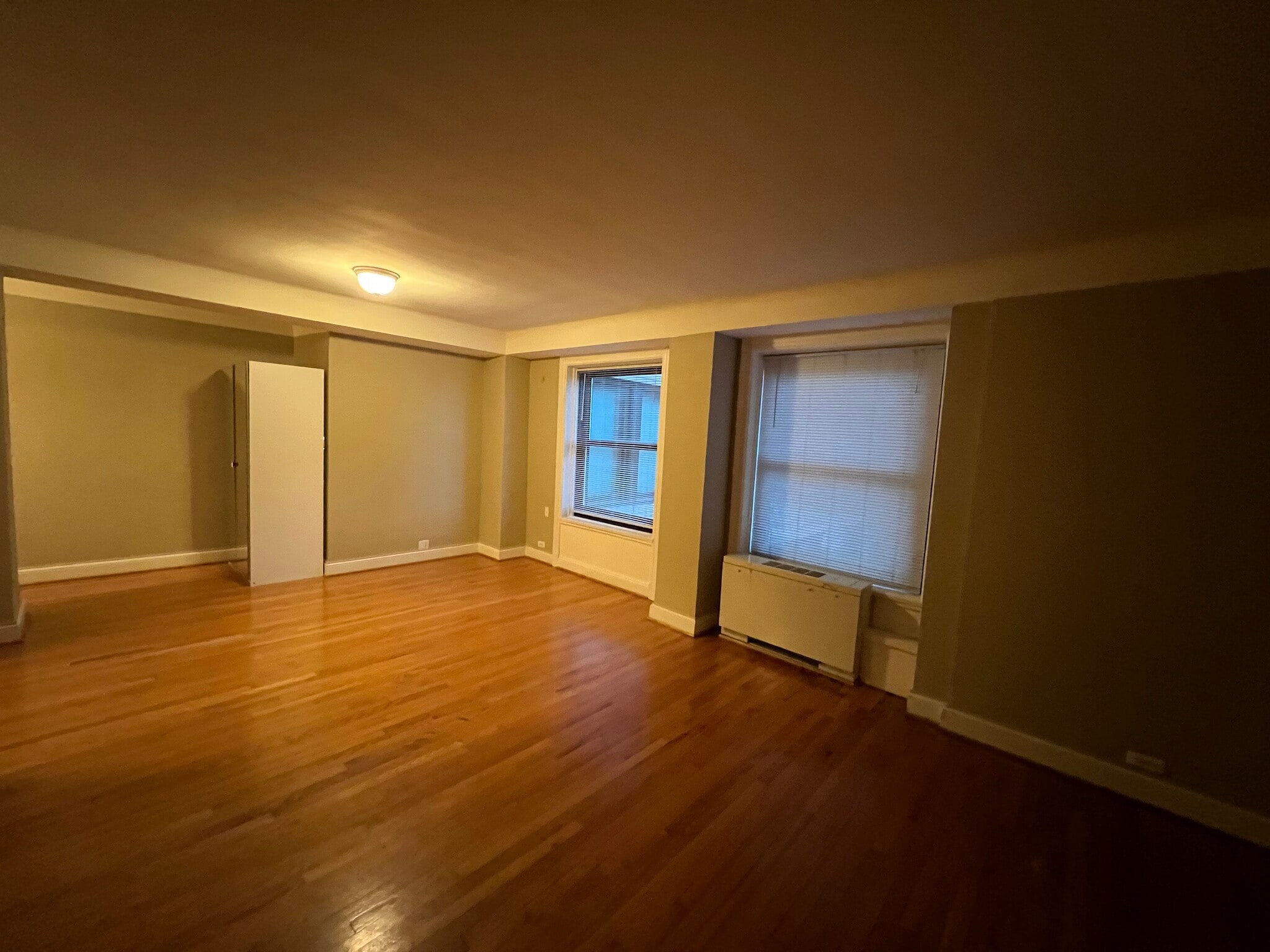 Building Photo - 15 E Kirby St