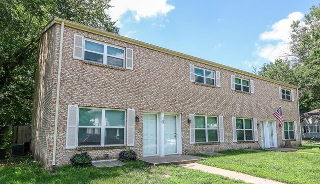 Building Photo - Great Location! Leasing for 26/27 school year!