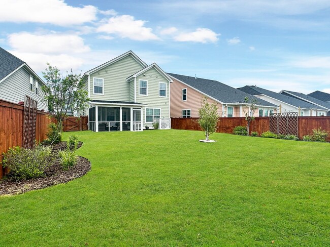 Building Photo - Fully Furnished 3 Bedroom, 2.5 Bathroom Ho...