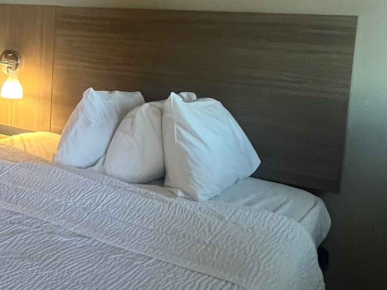 Building Photo - Furnished Studio-Sterling