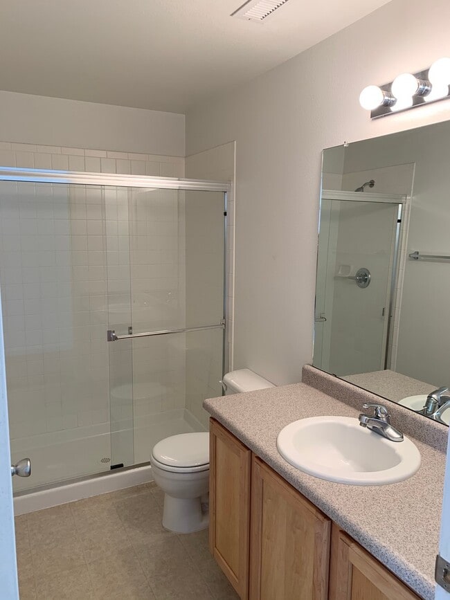 Building Photo - 2 Bed 2 Bath Condo