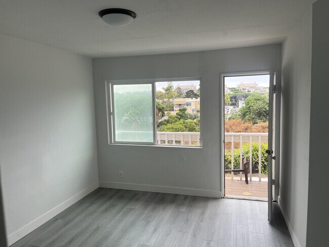 Building Photo - 609 S Cedros Ave