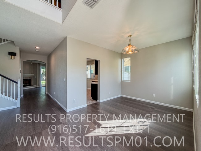 Building Photo - Lovely 4 Bedroom Home in Great Neighborhood