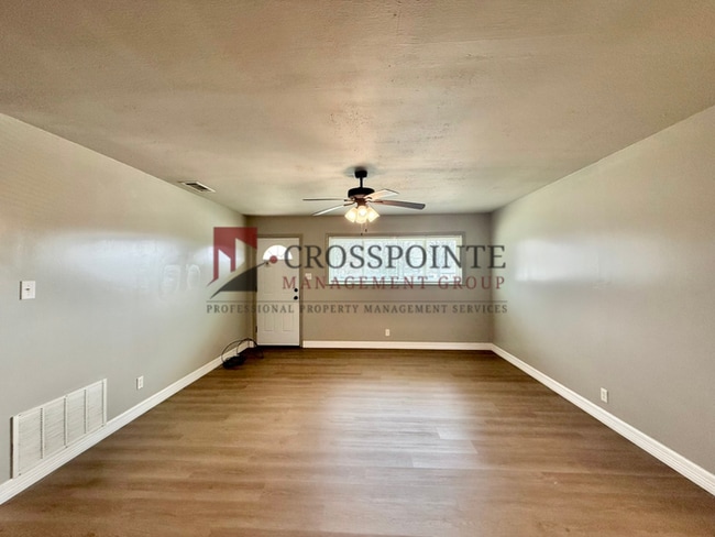 Building Photo - Beautiful 3 Bedroom 1.5 Bathroom House!