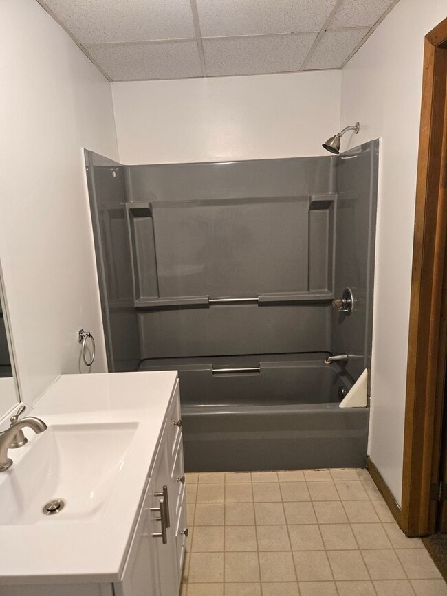 Building Photo - Spacious two-bedroom townhome in Stockerto...