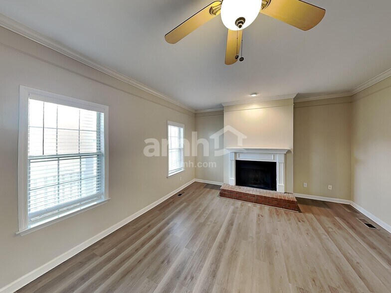 Building Photo - 2702 Camden Ct