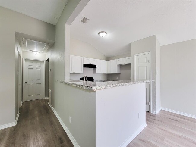 Building Photo - 15814 Murrelet Ct