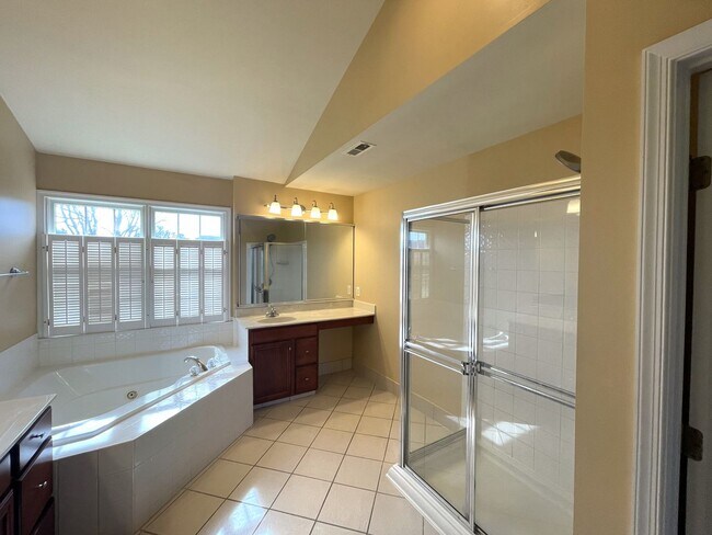 Building Photo - 4823 Vista Ridge Dr