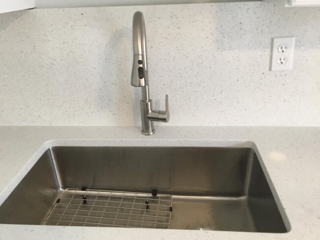 Building Photo - 90 Union Ave