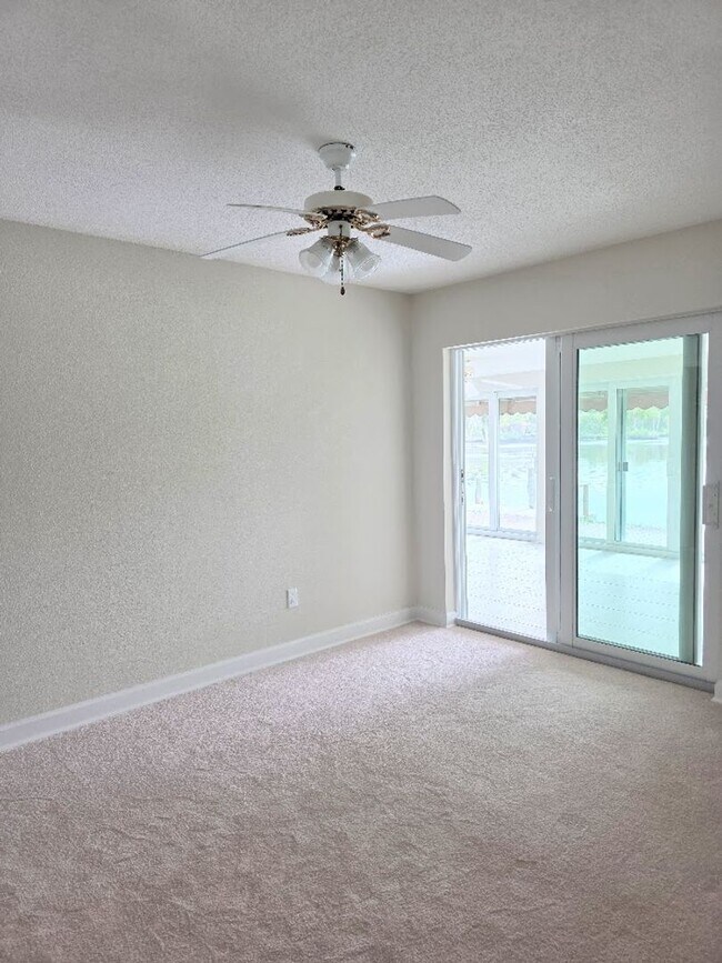 Building Photo - 11462 W Bayshore Dr