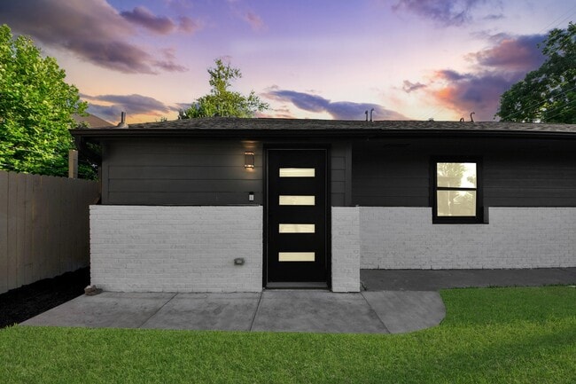 Building Photo - 6201 Batterson St