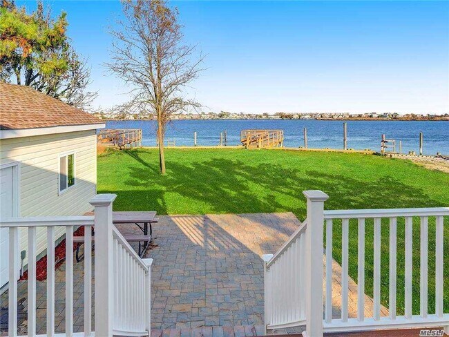 Building Photo - 3395 Bay Front Pl