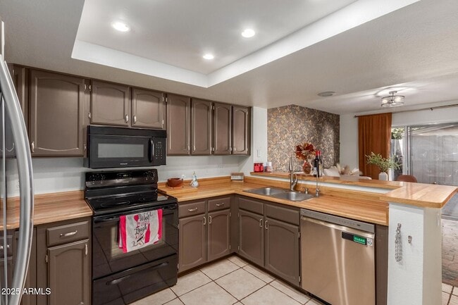 Building Photo - 518 E Kerry Ln