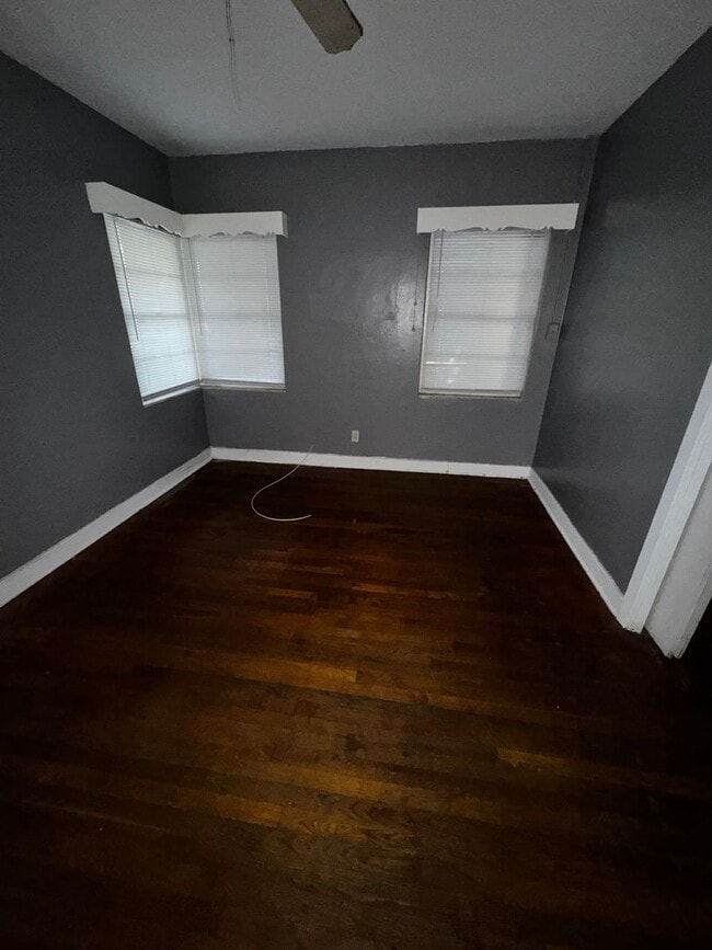 Building Photo - Charming Cottage with Detached Storage Garage