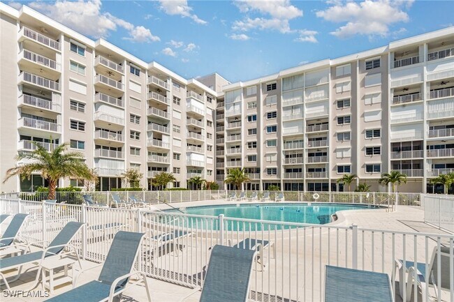 Building Photo - 3443 Gulf Shore Blvd N